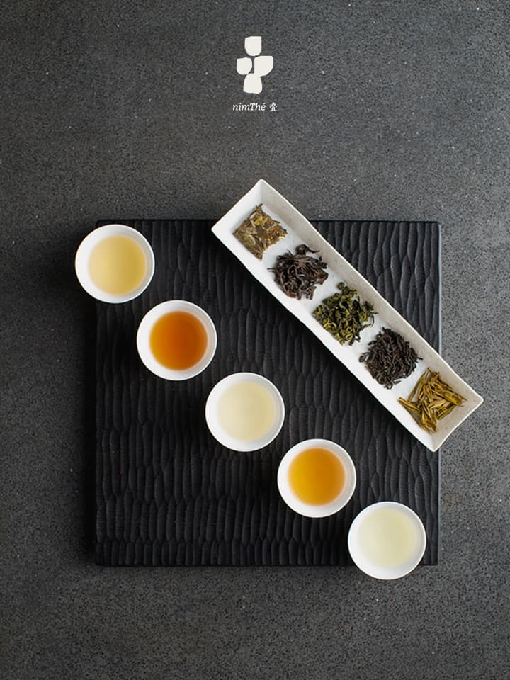 Five Chinese teas and five tea leaves.